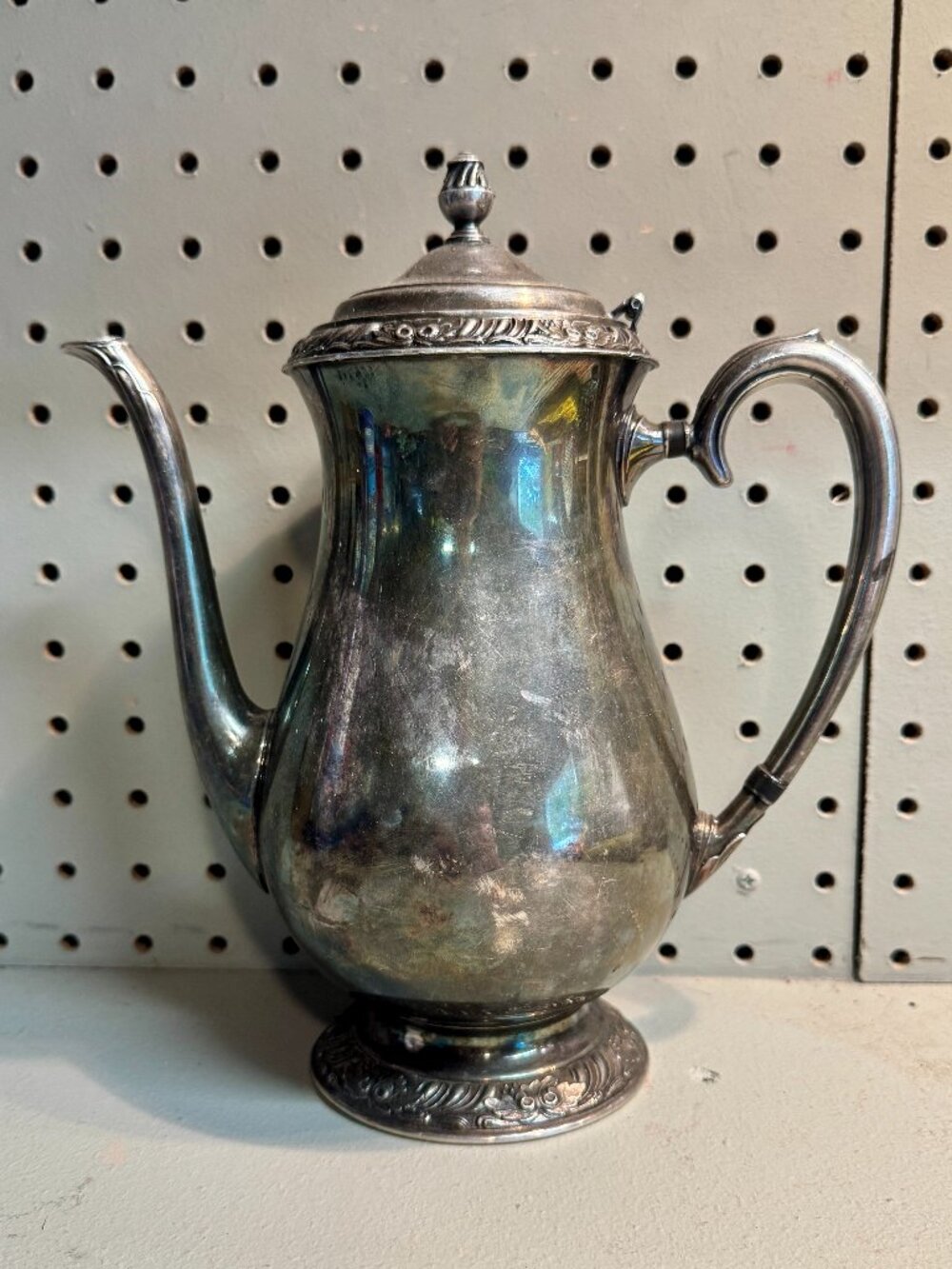 Vintage Oneida Community Ltd Silverplated Coffee / Tea Pot - Ornate Scroll Base